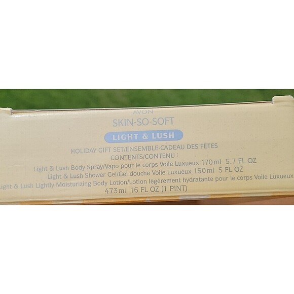 AVON SKIN SO SOFT Light Lush Moisturizing Lotion Shower Gift Set Spray Wash SSS - Picture 3 of 10